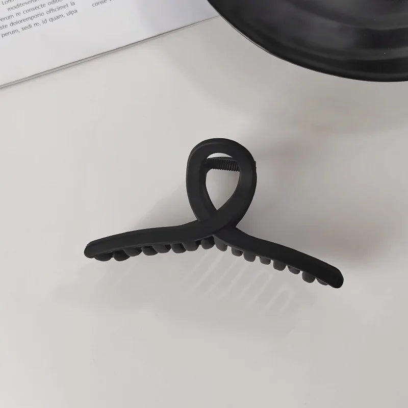 Elegant Black Geometric Hair Claw Clip for Women Long Hair Plastic Toothed Fashion Accessory