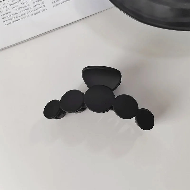 Elegant Black Geometric Hair Claw Clip for Women Long Hair Plastic Toothed Fashion Accessory