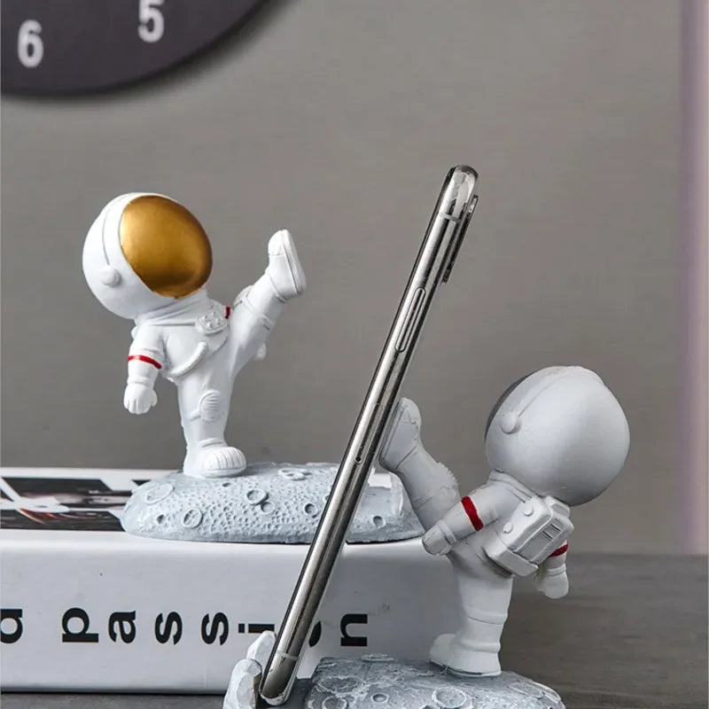 Nordic Astronaut Resin Mobile Phone Stand – Stylish Desk Holder and Unique Office Gift Idea