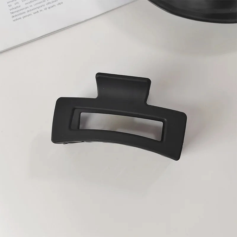 Elegant Black Geometric Hair Claw Clip for Women Long Hair Plastic Toothed Fashion Accessory