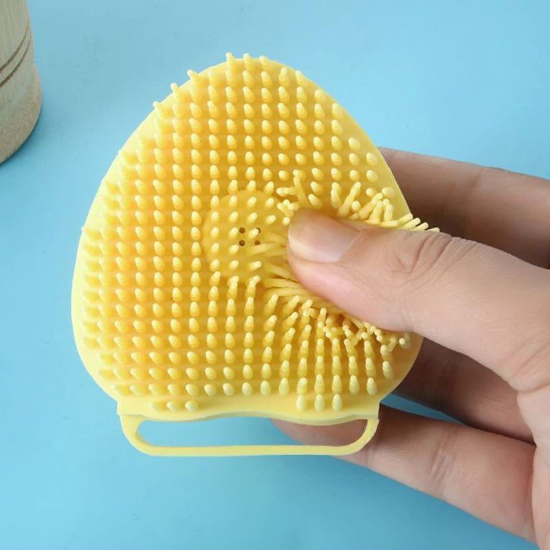 Silicone Pet Bath Brush with Built-In Soap Dispenser – Gentle Grooming for Dogs & Cats